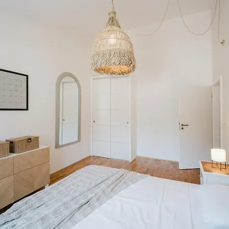 House Nino Pola