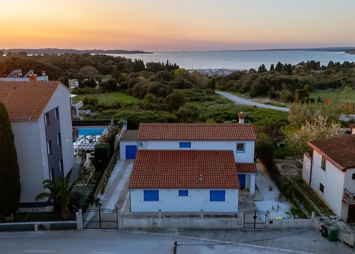 Сasa de vacaciones House Nino *